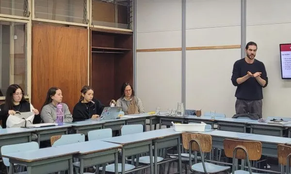 Programa PACJU: encuentro sobre los riesgos de las redes sociales en el Profesorado Sara Ecclestone