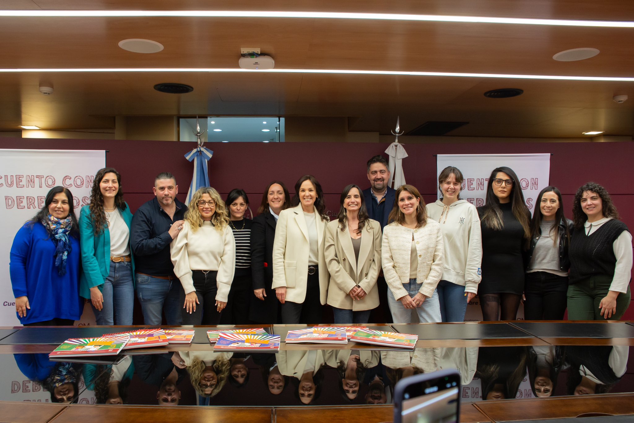 Mesa de presentación de Cuentos con Derechos